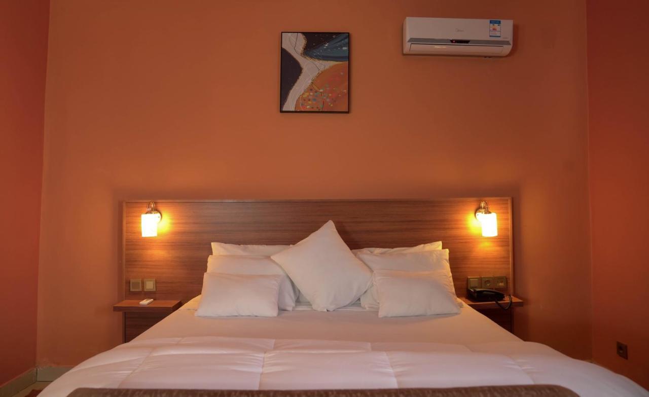 Dialali Hotel Nouakchott Buitenkant foto